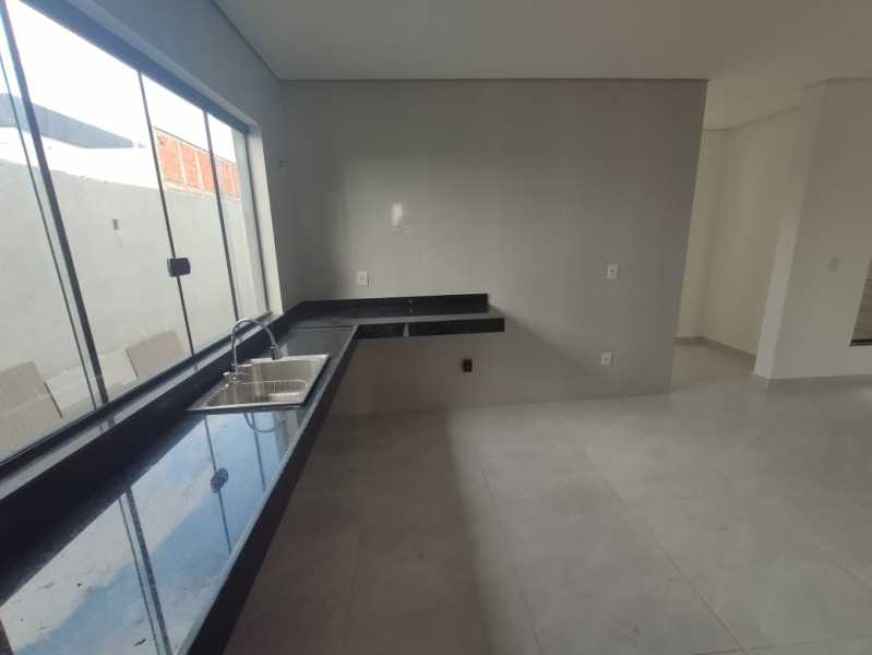 Casa à venda com 3 quartos, 138m² - Foto 3