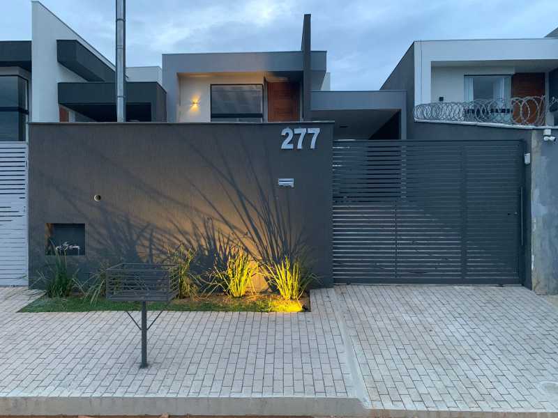 Casa à venda com 3 quartos, 107m² - Foto 1