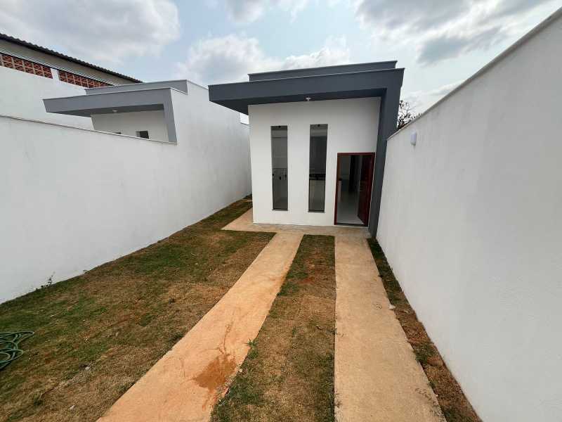 Casa à venda com 2 quartos, 62m² - Foto 1