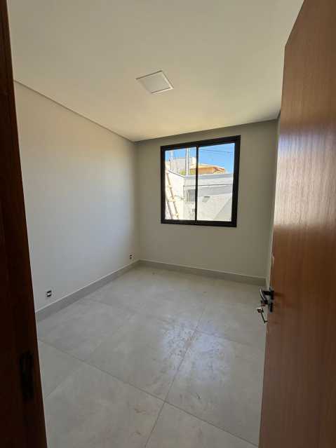 Casa à venda com 3 quartos, 90m² - Foto 4