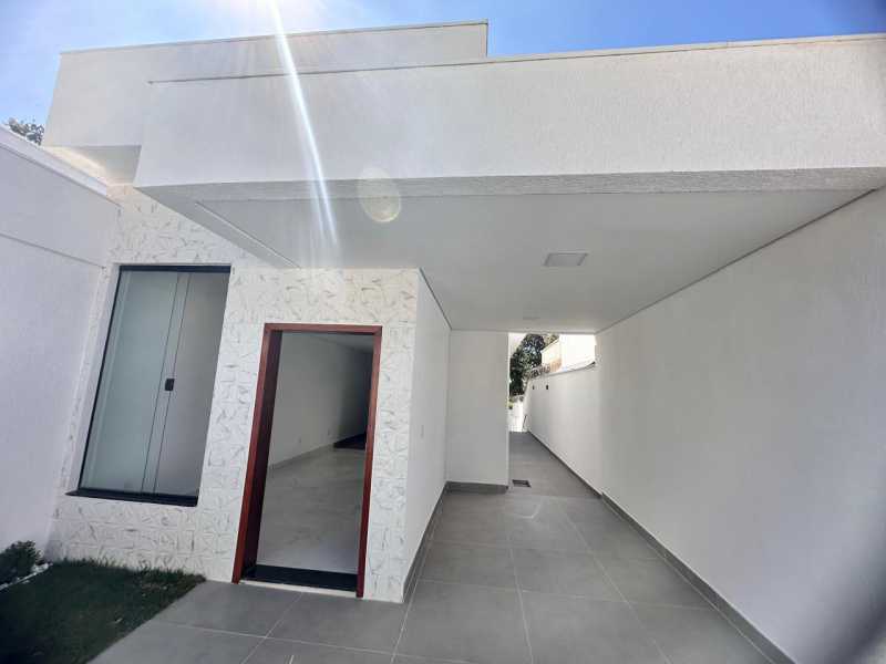 Casa à venda com 3 quartos, 90m² - Foto 1