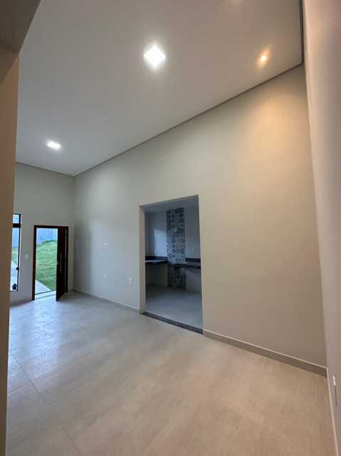 Casa à venda com 2 quartos, 70m² - Foto 2