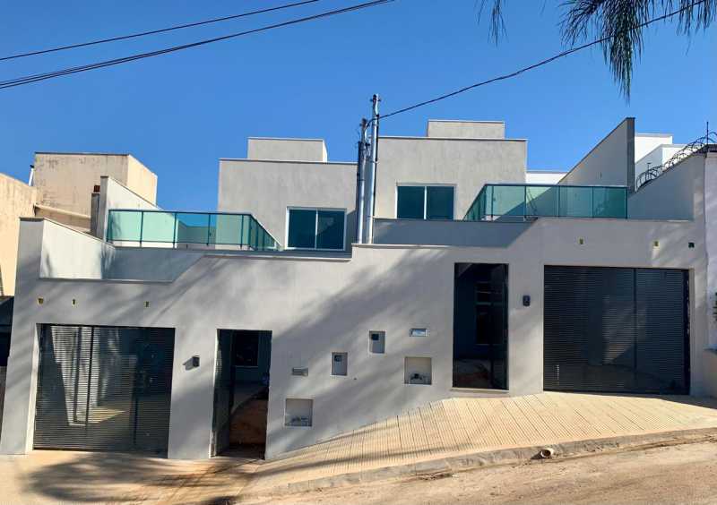 Casa à venda com 3 quartos, 157m² - Foto 1