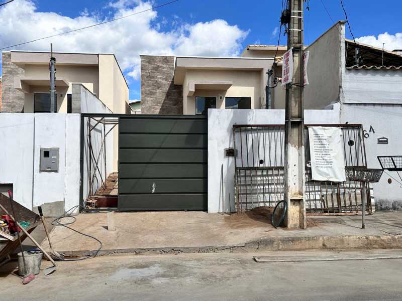 Casa à venda com 3 quartos, 81m² - Foto 2