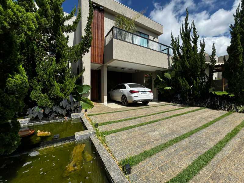 Casa de Condomínio à venda com 4 quartos, 228m² - Foto 1