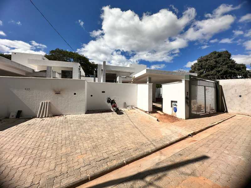 Casa à venda com 3 quartos, 135m² - Foto 1