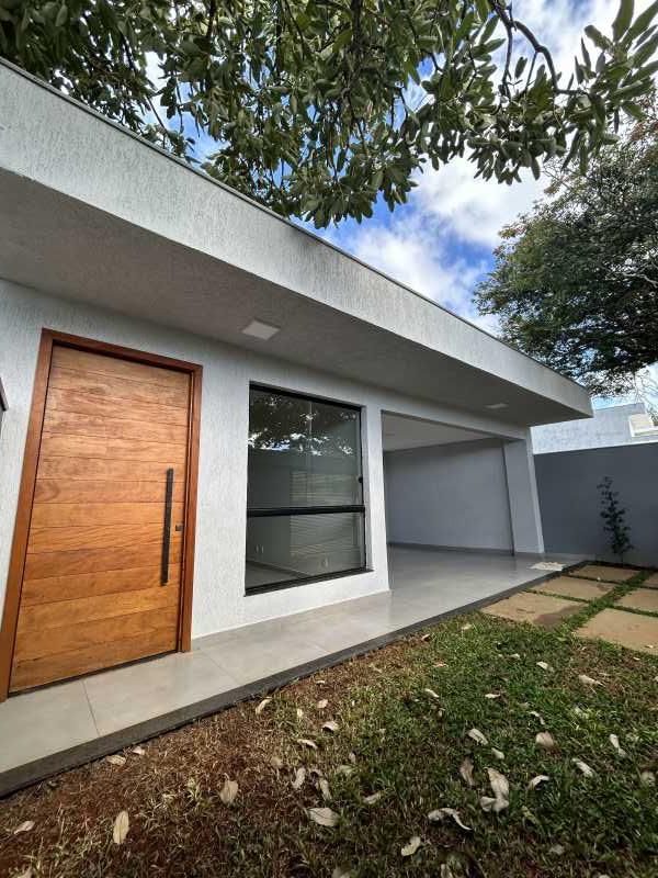 Casa à venda com 3 quartos, 135m² - Foto 1