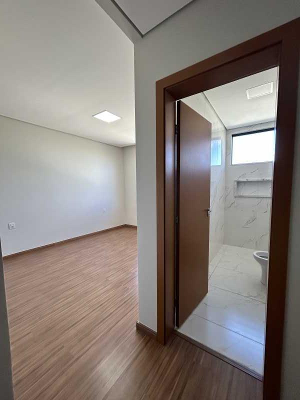 Casa à venda com 3 quartos, 119m² - Foto 12