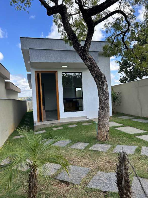 Casa à venda com 3 quartos, 94m² - Foto 1