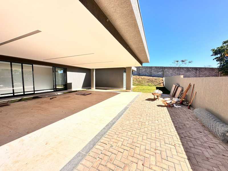 Casa de Condomínio à venda com 4 quartos, 440m² - Foto 2