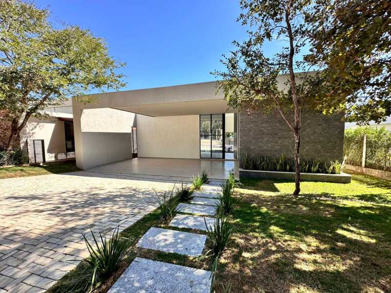 Casa de Condomínio à venda com 4 quartos, 278m² - Foto 1