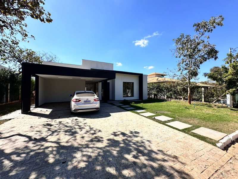 Casa de Condomínio à venda com 4 quartos, 265m² - Foto 1