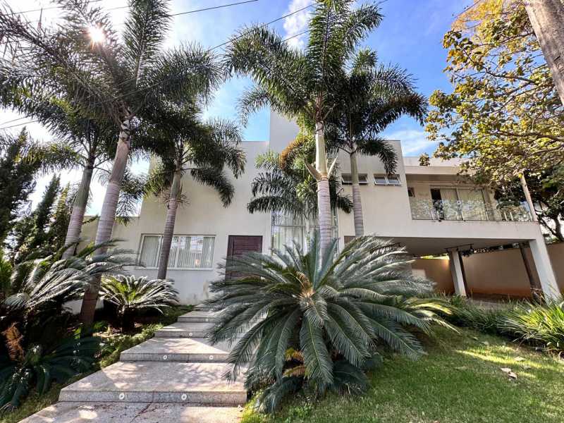 Casa de Condomínio à venda e aluguel com 4 quartos, 597m² - Foto 1