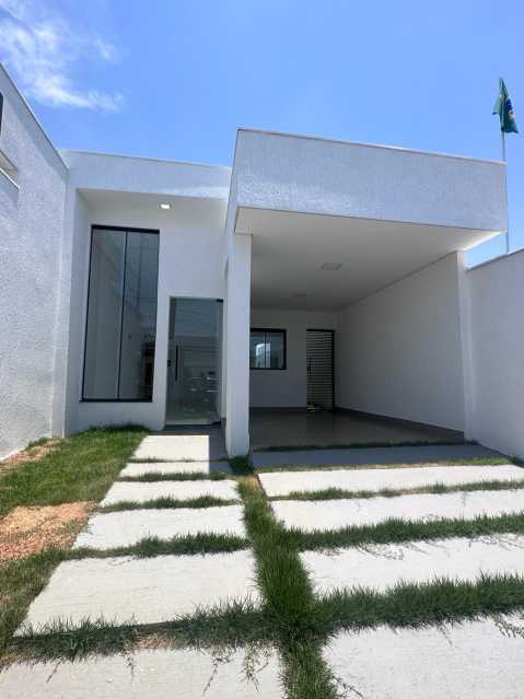 Casa à venda com 3 quartos, 88m² - Foto 1