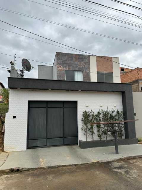 Casa à venda com 3 quartos, 101m² - Foto 1