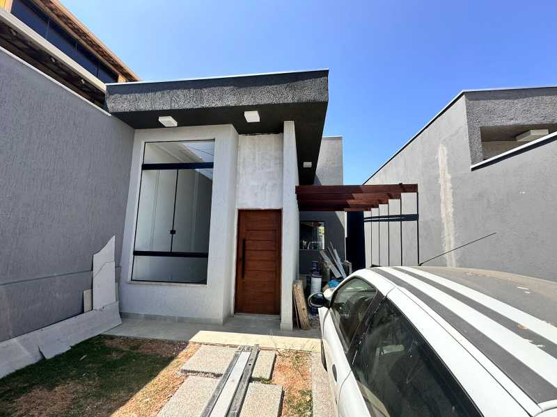 Casa à venda com 3 quartos, 89m² - Foto 1