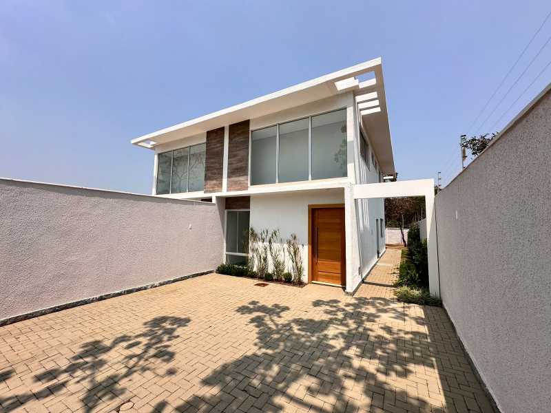 Casa à venda com 3 quartos, 142m² - Foto 1