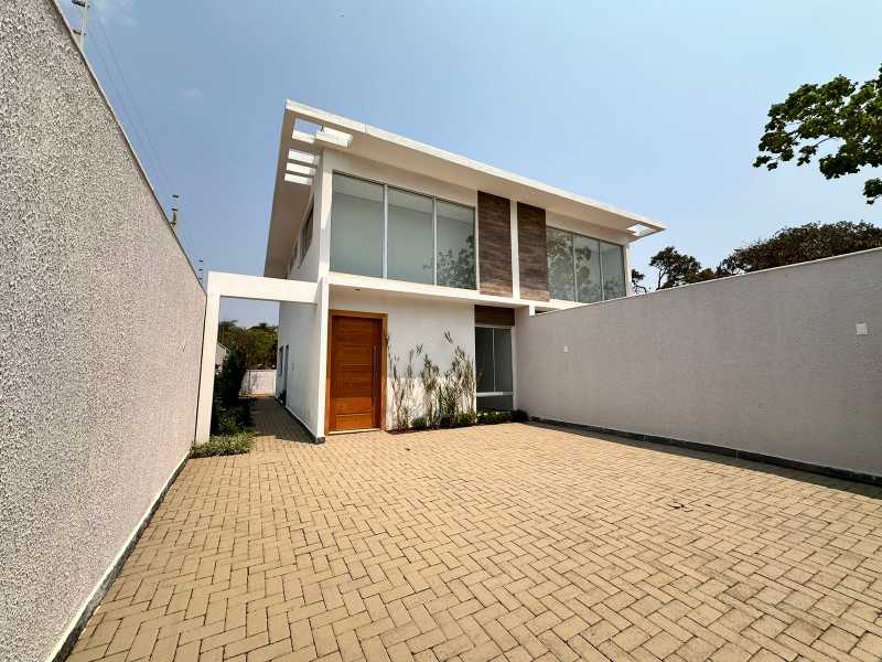 Casa à venda com 3 quartos, 142m² - Foto 1