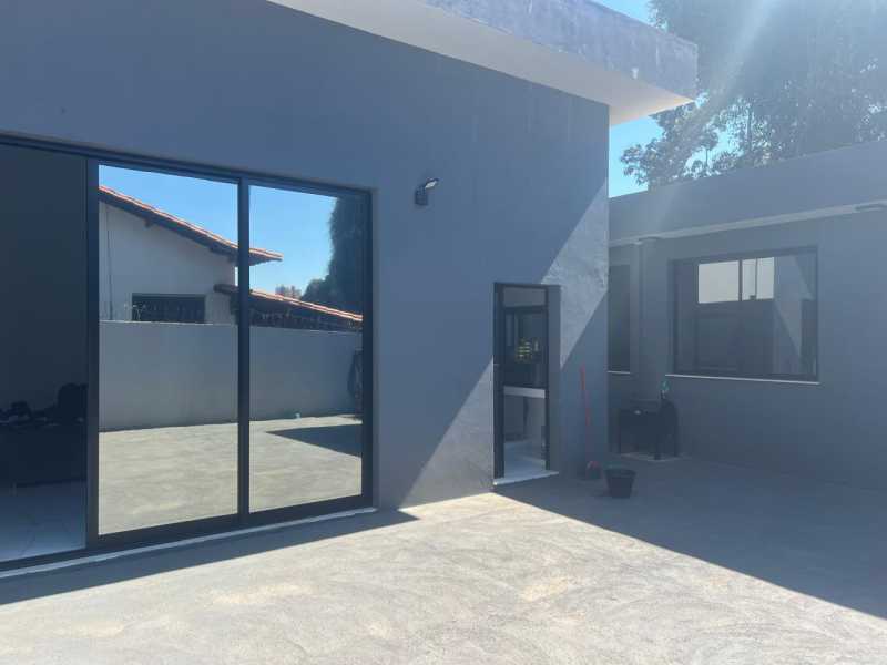 Casa à venda com 3 quartos, 200m² - Foto 1