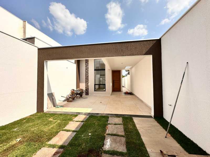 Casa à venda com 3 quartos, 135m² - Foto 1