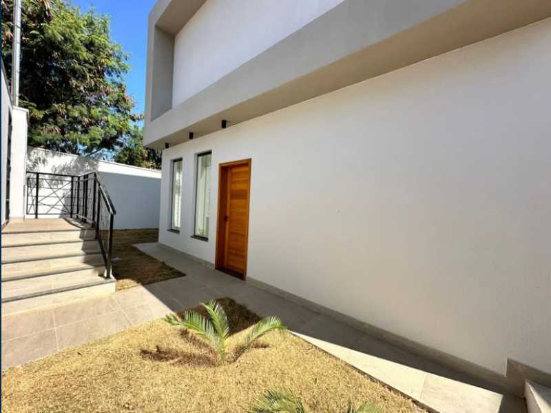 Casa à venda com 3 quartos, 120m² - Foto 1