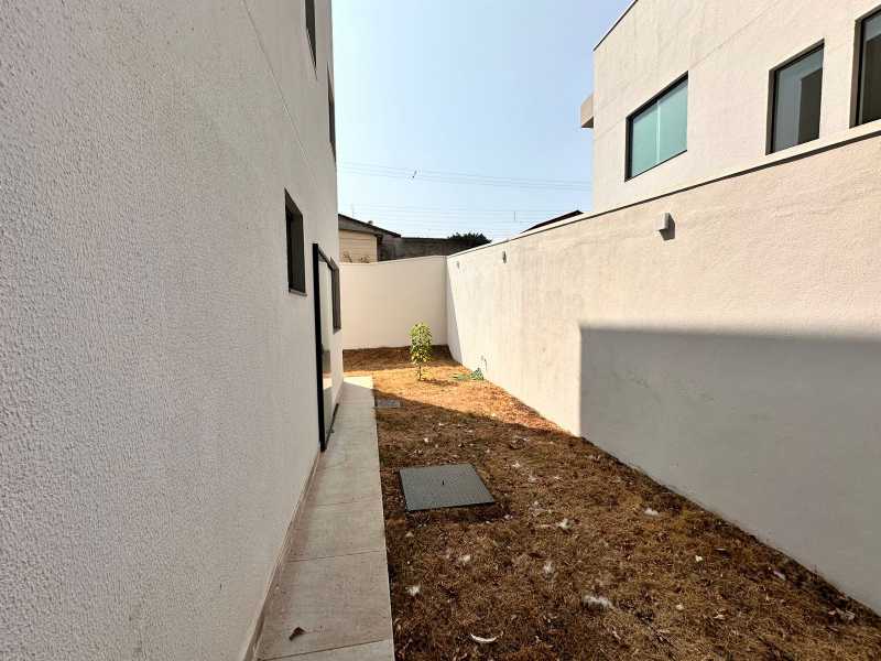 Casa à venda com 3 quartos, 120m² - Foto 14