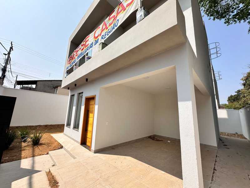 Casa à venda com 3 quartos, 120m² - Foto 1