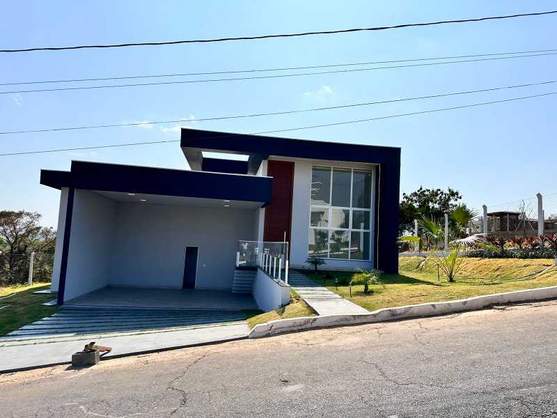 Casa de Condomínio à venda com 4 quartos, 300m² - Foto 1