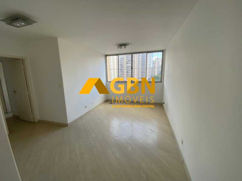 Apartamento à venda com 2 quartos, 72m² - Foto 2