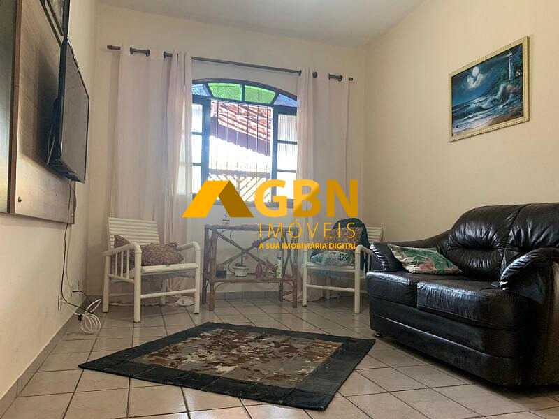 Casa à venda com 2 quartos, 100m² - Foto 1