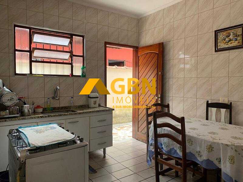 Casa à venda com 2 quartos, 100m² - Foto 4