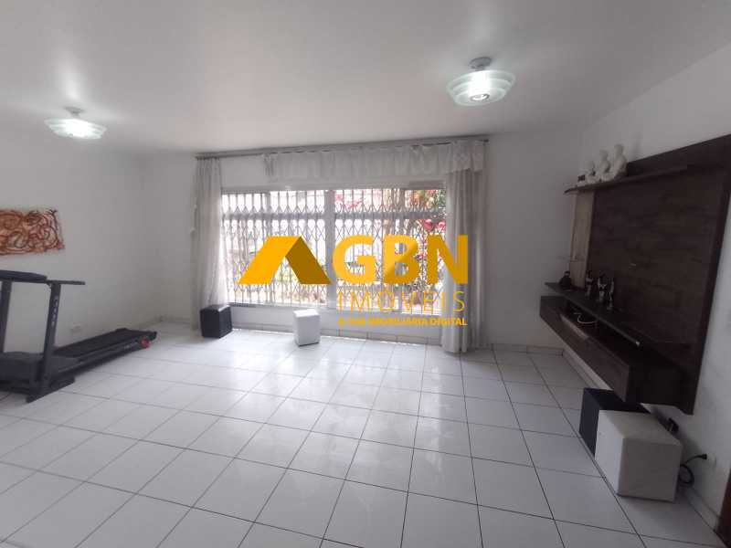 Casa, 3 quartos, 250 m² - Foto 1