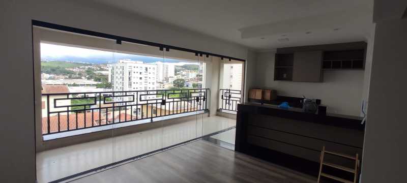 Apartamento à venda com 3 quartos, 135m² - Foto 1