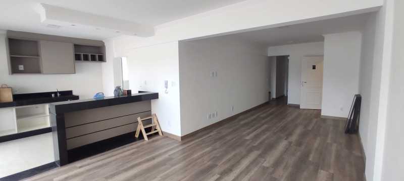 Apartamento à venda com 3 quartos, 135m² - Foto 3