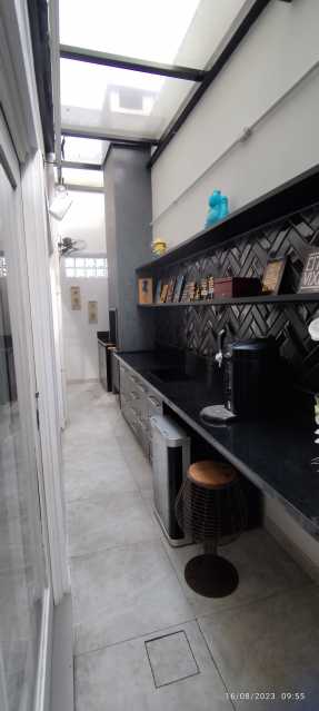 Casa de Condomínio à venda com 3 quartos, 216m² - Foto 25