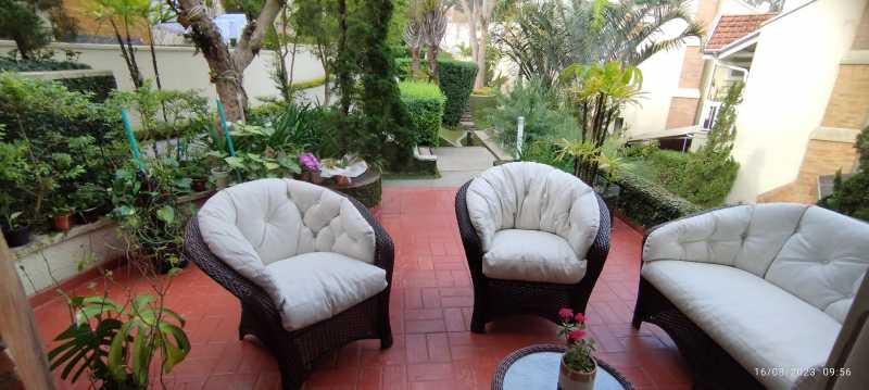 Casa de Condomínio à venda com 3 quartos, 216m² - Foto 10