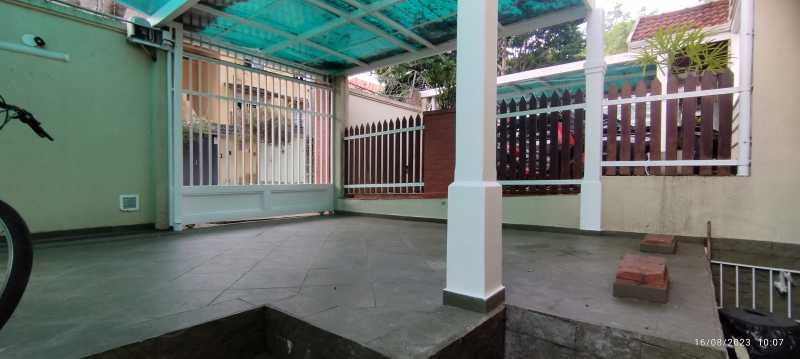 Casa de Condomínio à venda com 3 quartos, 216m² - Foto 28