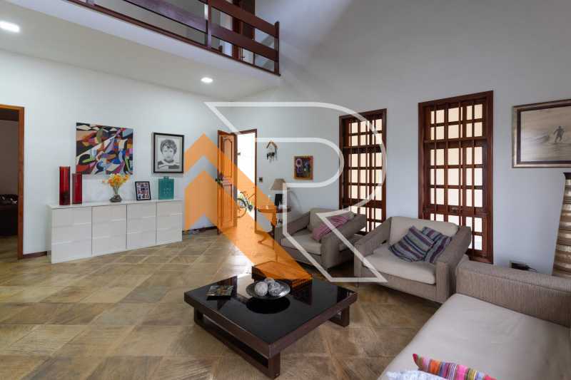 Casa à venda com 5 quartos, 300m² - Foto 2