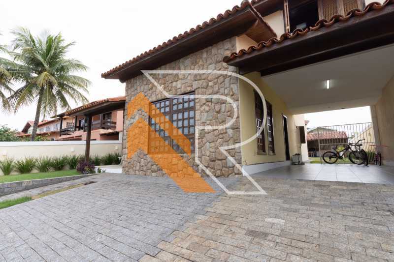 Casa à venda com 5 quartos, 300m² - Foto 1