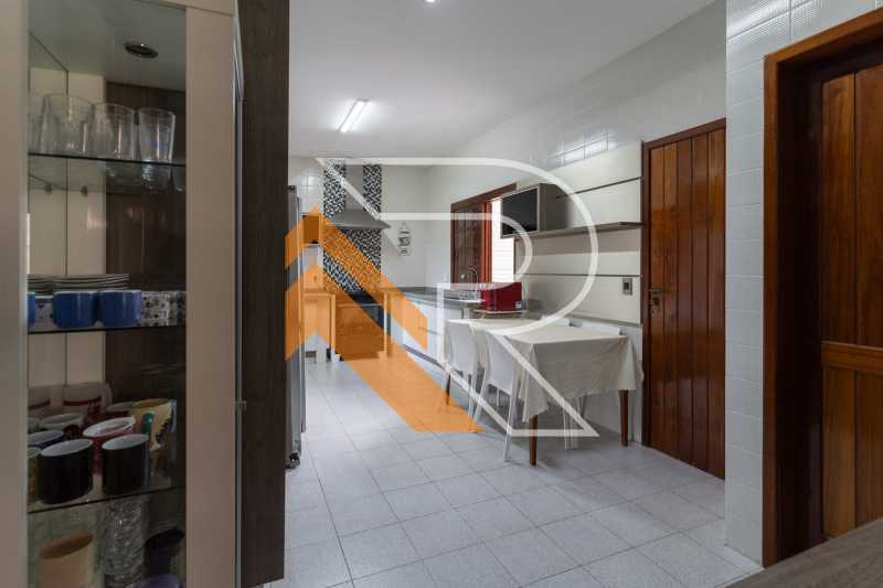 Casa à venda com 5 quartos, 300m² - Foto 6