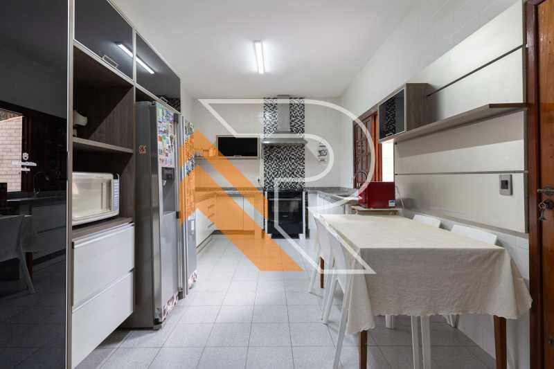 Casa à venda com 5 quartos, 300m² - Foto 7