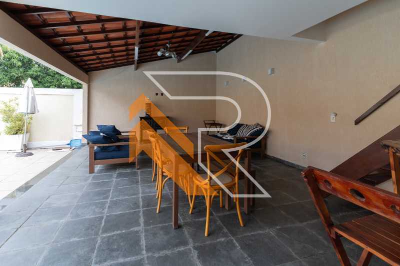 Casa à venda com 5 quartos, 300m² - Foto 12