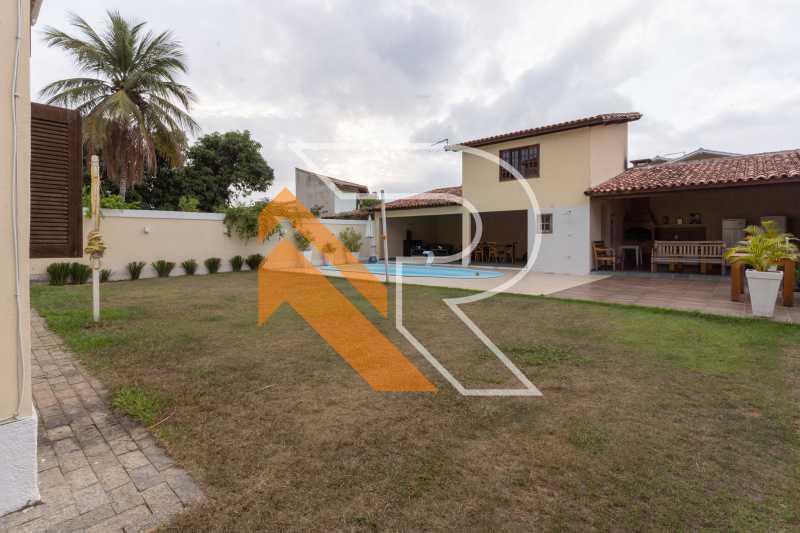 Casa à venda com 5 quartos, 300m² - Foto 13