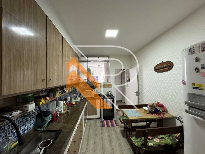 Apartamento à venda com 3 quartos, 180m² - Foto 23