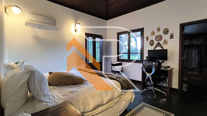 Casa de Condomínio à venda com 3 quartos, 242m² - Foto 15