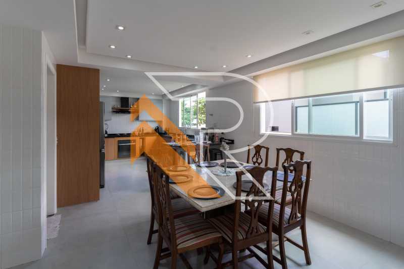 Casa à venda com 4 quartos, 561m² - Foto 16