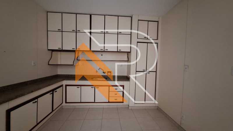 Apartamento à venda com 4 quartos, 159m² - Foto 2