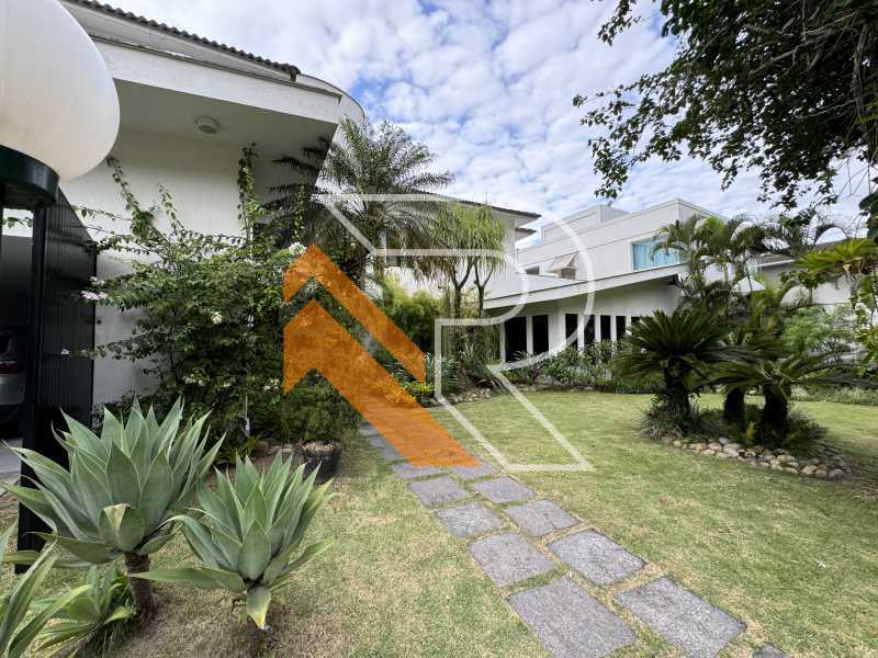 Casa de Condomínio à venda com 5 quartos, 494m² - Foto 1