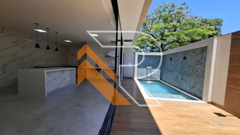 Casa à venda com 3 quartos, 200m² - Foto 1