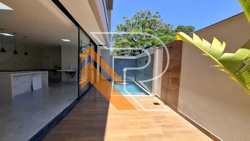 Casa à venda com 3 quartos, 200m² - Foto 2